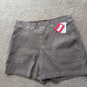 Spanx 4” Stretch Twill Shorts Women’s Size Large Taupe Brown NWT Flattering Fit